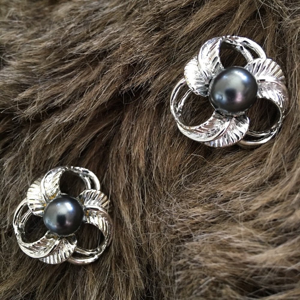 Vintage 60s gray pearl silver screw back clips